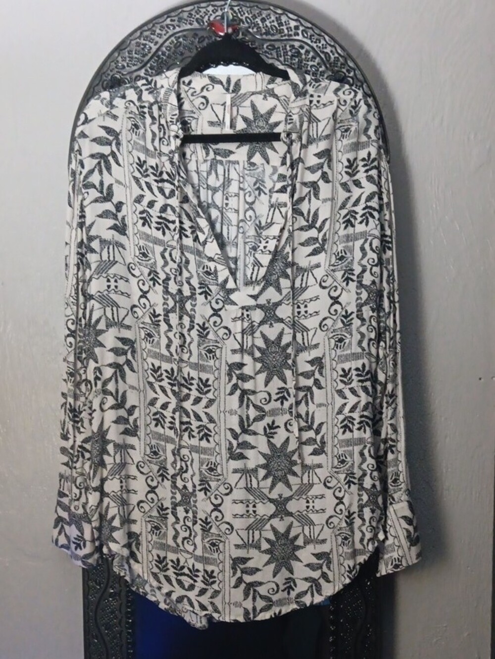 ✨️Free People Black & Cream Printed V-Neck Tunic Blouse. Size: Small